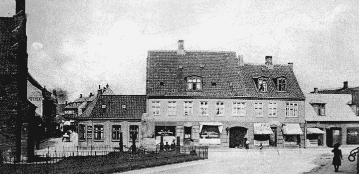 Sct. Mortens kirkeplads ca. 1906